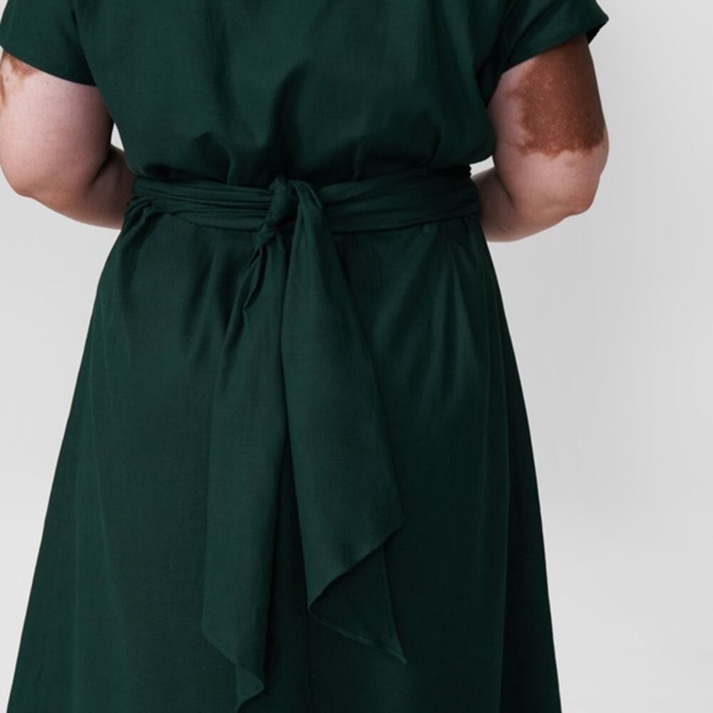 Universal Standard Tracy Linen Wrap Dress in Forest Green Hi Low Tulip Hem - Picture 3 of 9